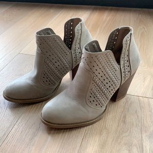 Daisy Fuentes bootie
